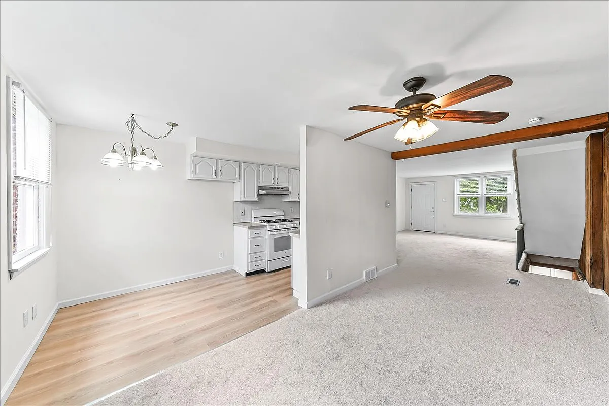 3 bed, 1152 sqft, $2,000 — Photo 4