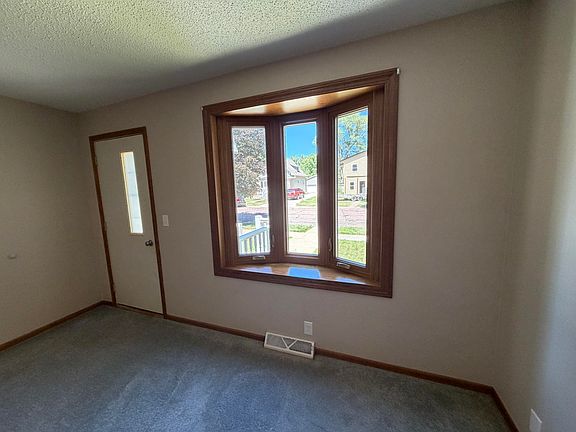 4th image of 511 W 10th Ave