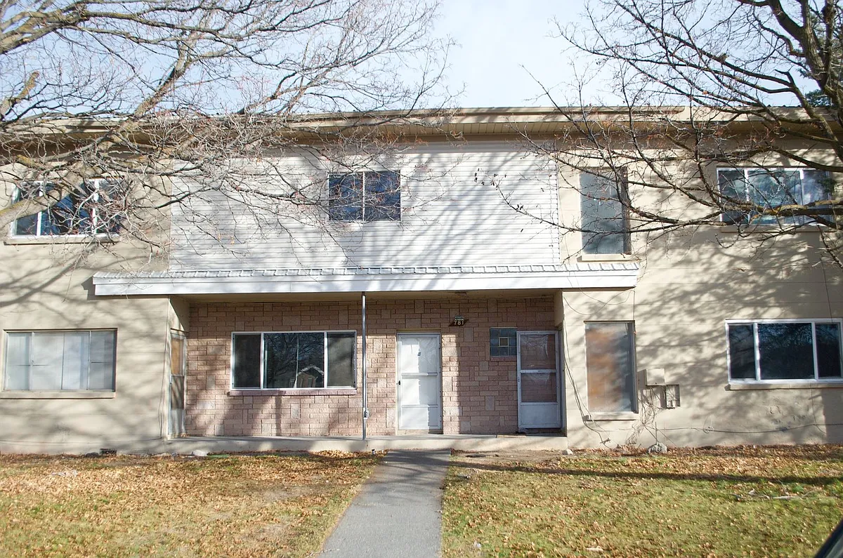 Building Photo - 1385 Benton St