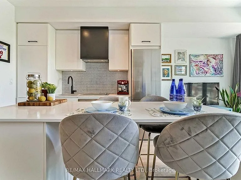 899 Queen St E #307 — Photo 9