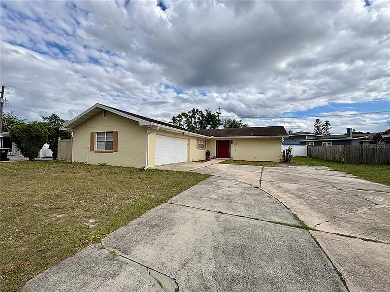 728 Lake Ned Rd — Photo 3