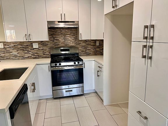 4th image of 5665 Reseda Blvd APT 307