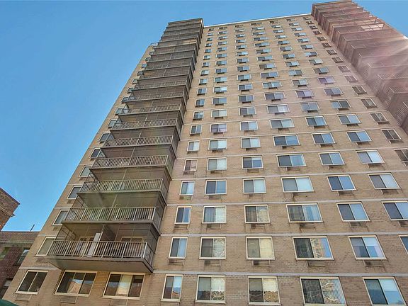 3rd image of 11818 Union Tpke APT 11L