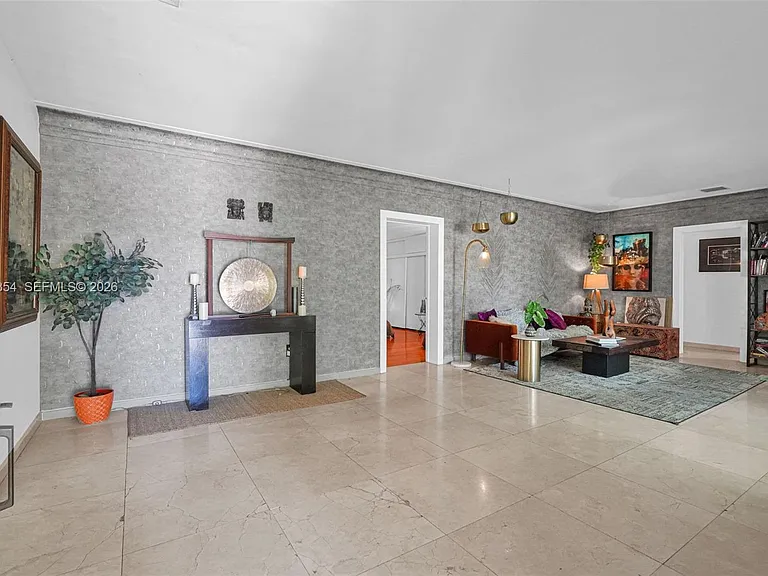 9325 NE 5th Ave — Photo 13