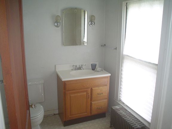 4th image of 22 Doubleday St