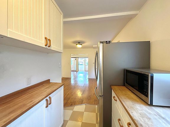 5th image of 228 San Juan Ave #1