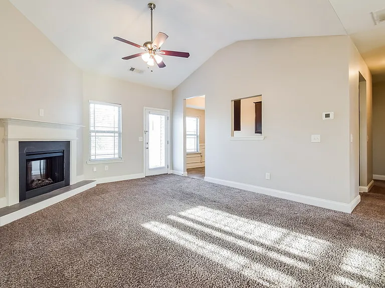 547 Joneus Dr — Photo 3