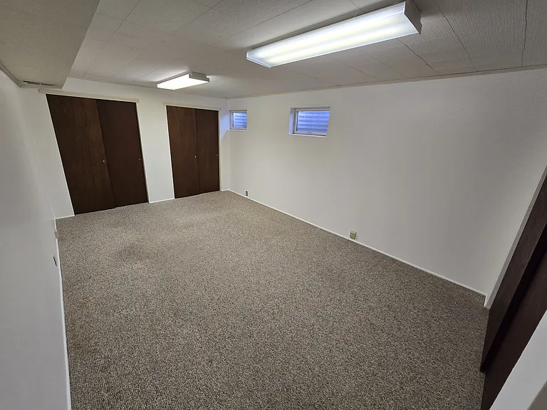 420 Steinway Rd — Photo 10