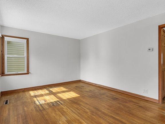 4th image of 2840 Kentucky Ave S