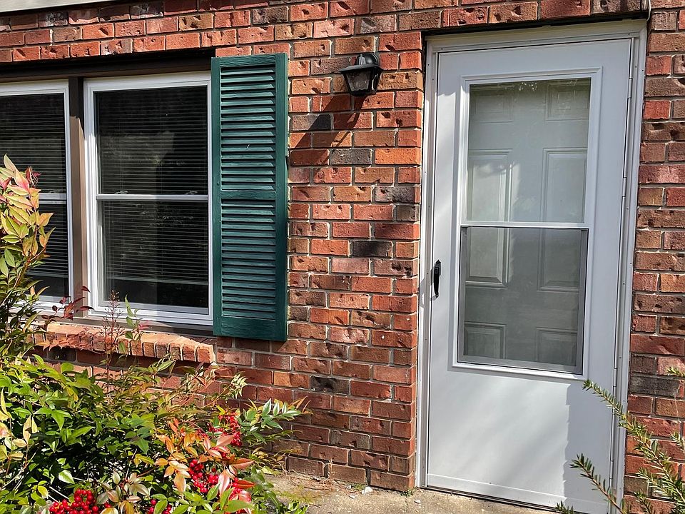 1st image of 44 Pennant Dr