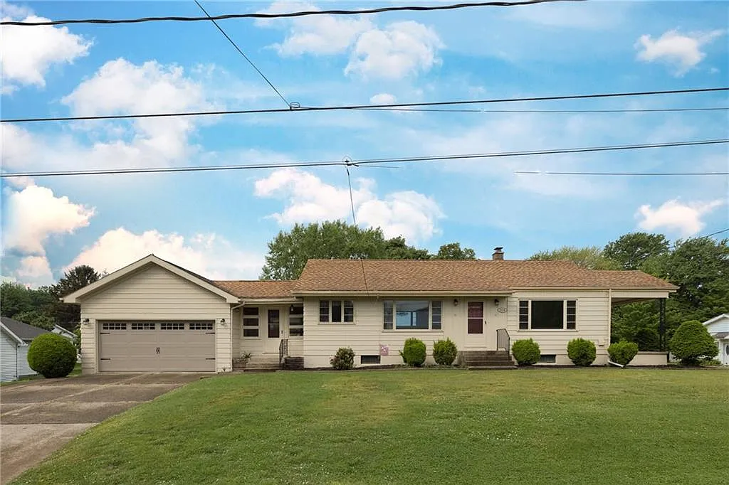504 Baker Ave photo 1