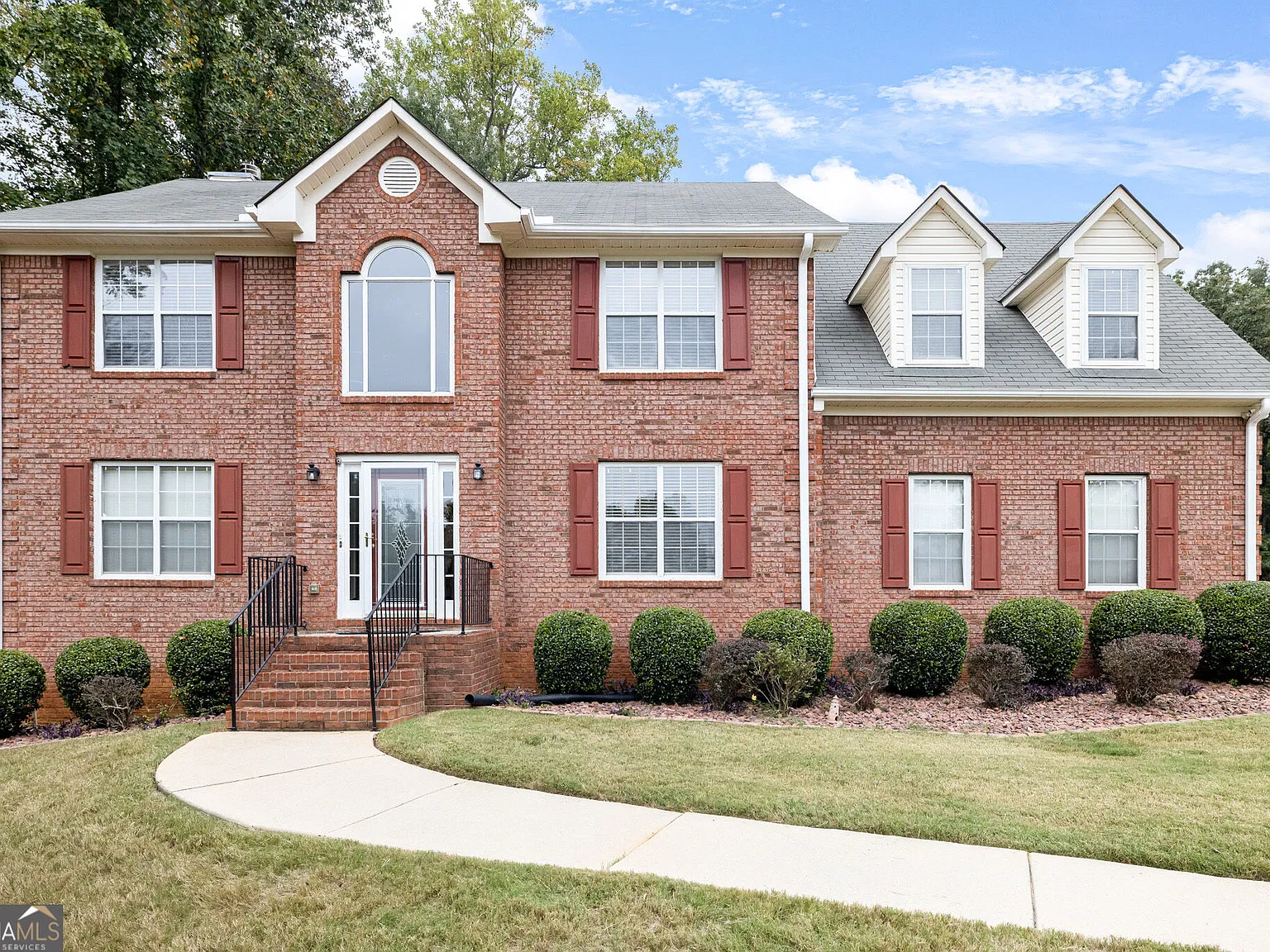 4 bed, 2.5 bath, 2890 sqft, $2,600 — Photo 2