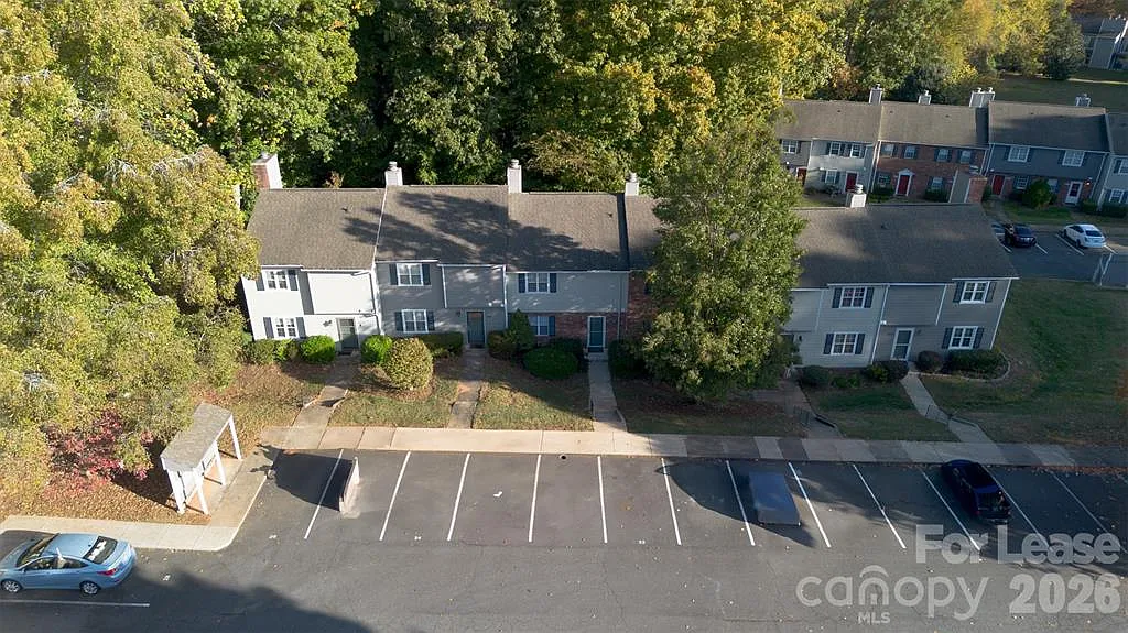 3 bed, 2.5 bath, 1270 sqft, $2,100 — Photo 1