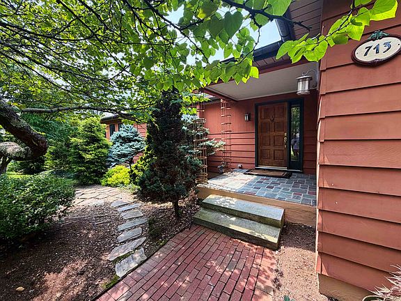5th image of 713 Burruss Dr