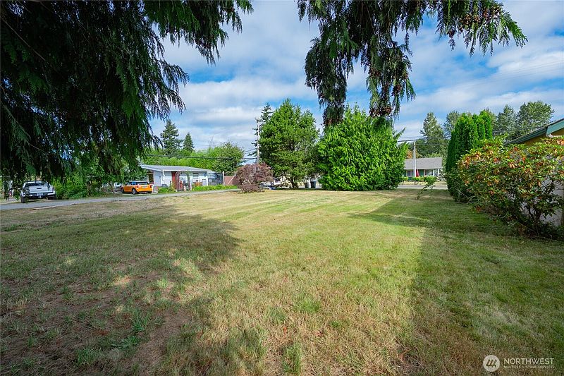 4th image of 677 A Adelia Street