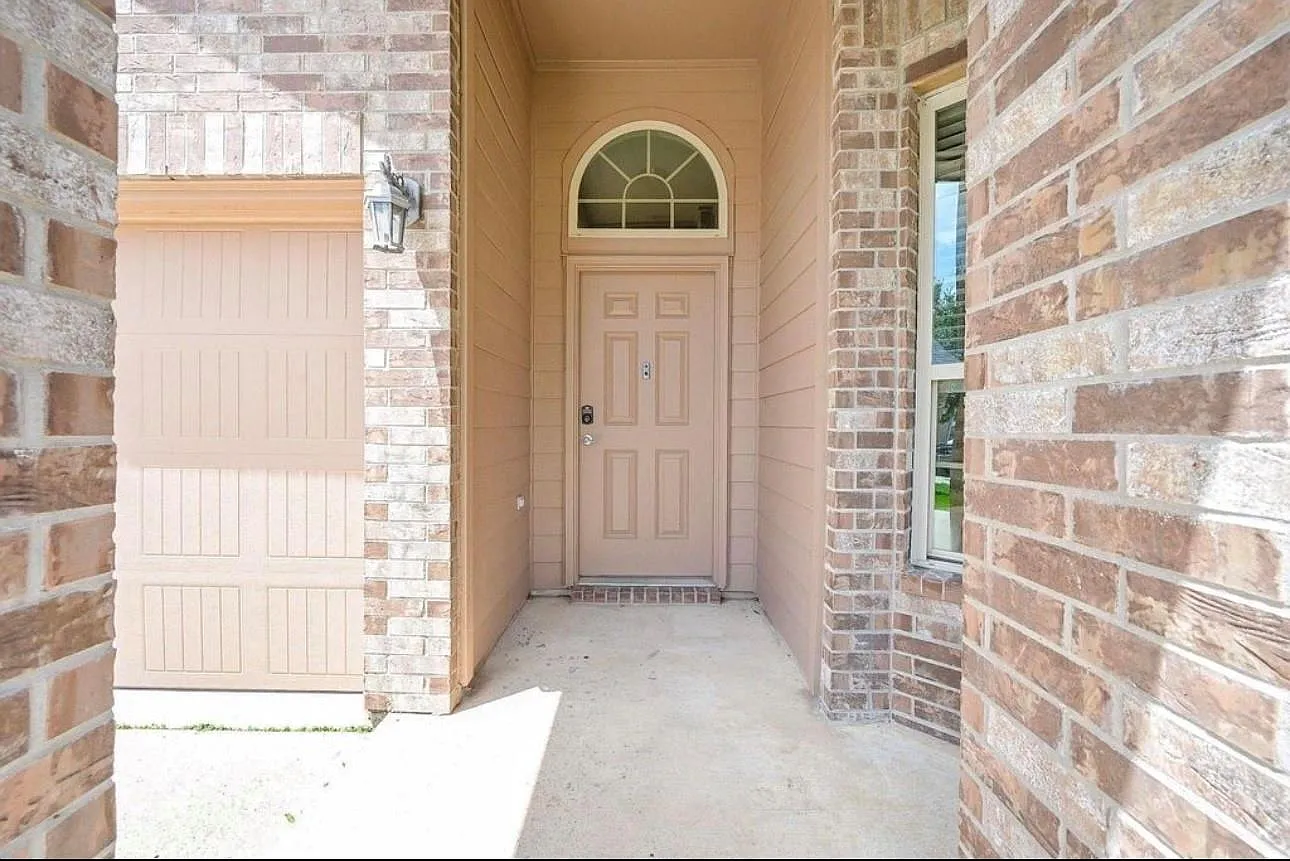 4 bed, 3.0 bath, 2187 sqft, $2,795 — Photo 3