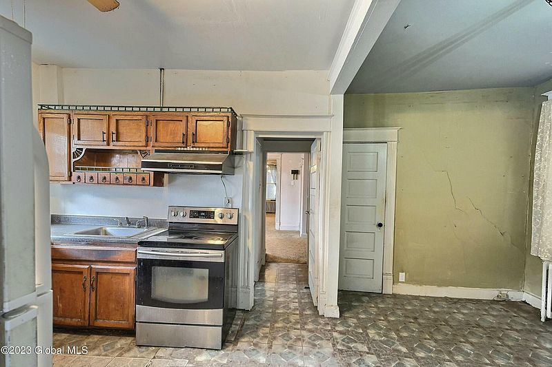 4th image of 284 2nd Avenue