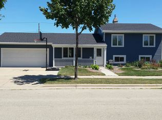 533 Marcella Ave, Combined Locks, WI 54113