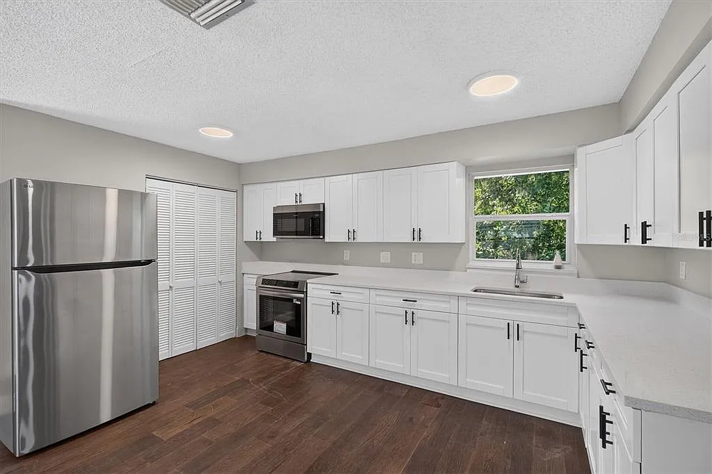 2 bed, 1.0 bath, 1296 sqft, $1,800 — Photo 4