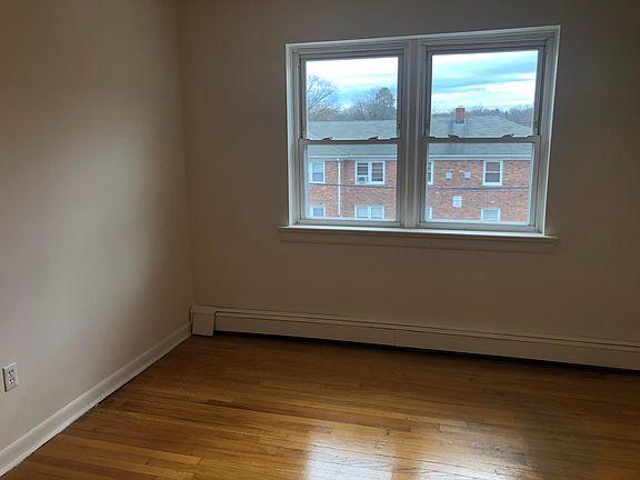 4th image of 518 Franklin Ave