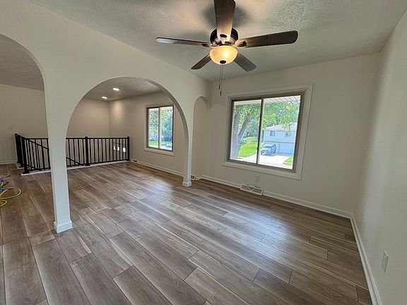 3rd image of 805 Donegal Dr