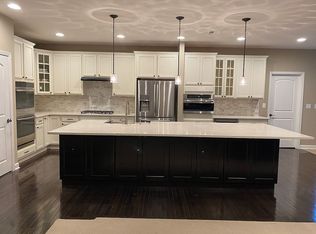 5750 Oak Ridge Way, Lisle, IL 60532