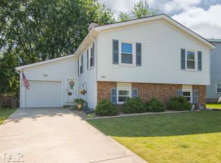 1421 Ridgeport Ave, Bloomington, IL 61704