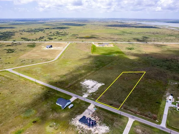 212 Sunrise Dr, Rockport, TX 78382