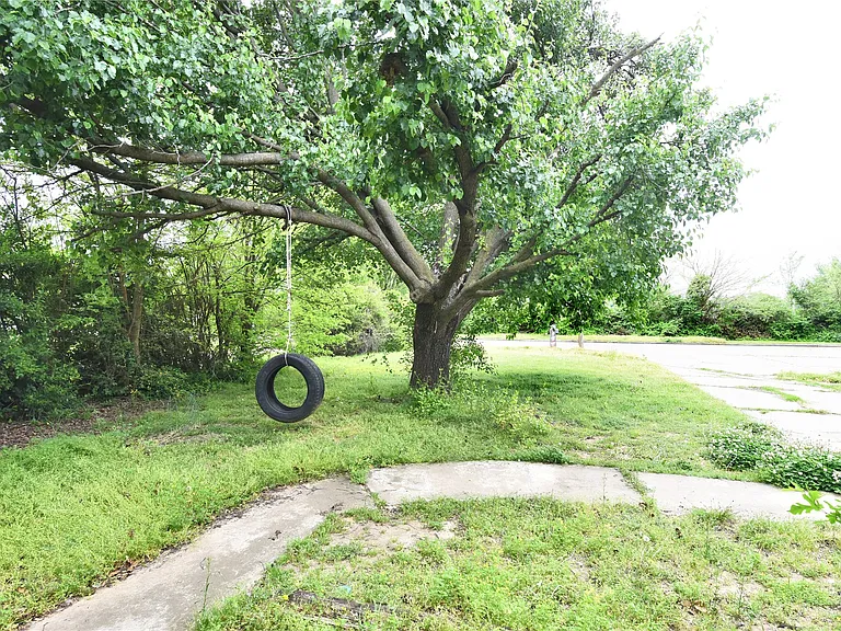 317 W Linda St — Photo 22
