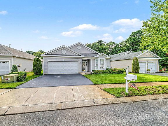 2nd image of 103 Oxford Ct