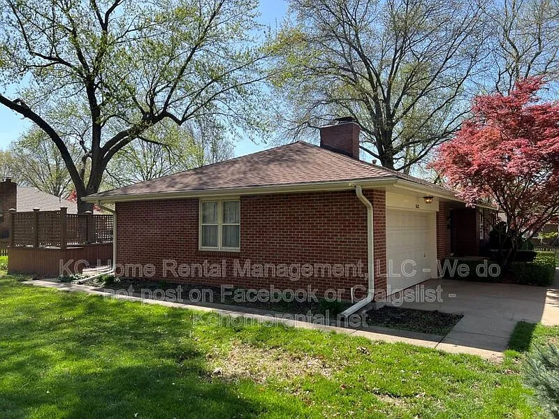 3 bed, 2.0 bath, 1652 sqft, $2,295 — Photo 2