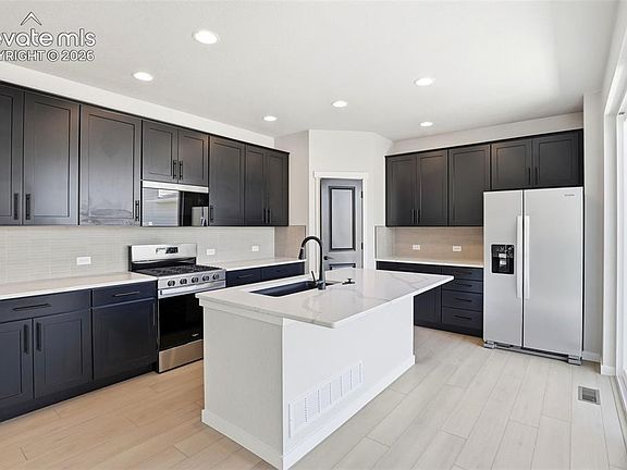 4th image of 10232 Spry St