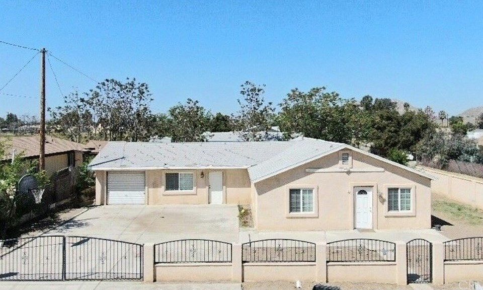 2nd image of 19861 Magnolia Ave