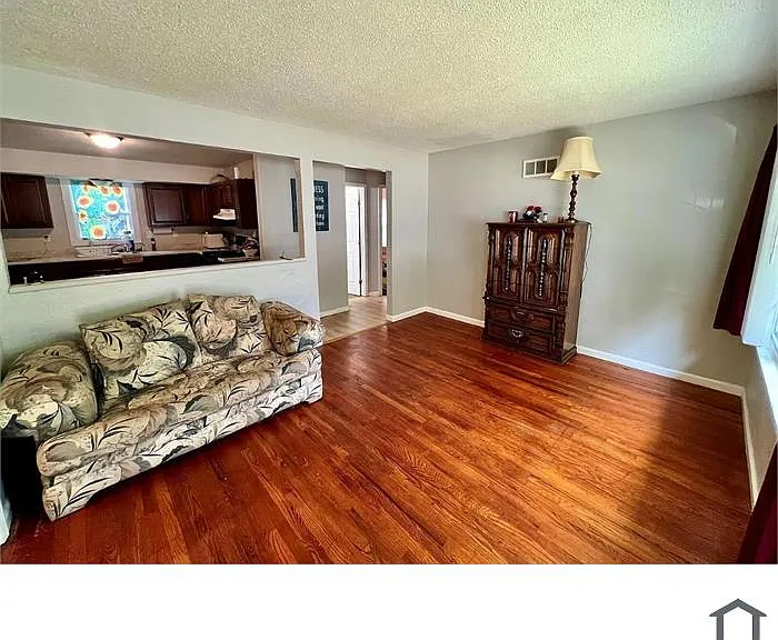 146 Flora Dr — Photo 4