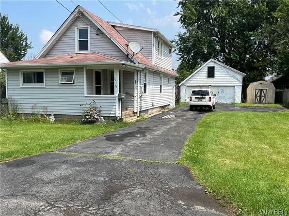 3011 Panama St, Niagara Falls, NY 14305