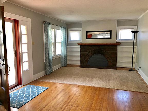 Livingroom, dining room, kitchen, 3 bedrooms and bathroom on the main floor