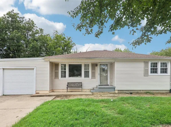 712 Sycamore St, Highland, IL 62249