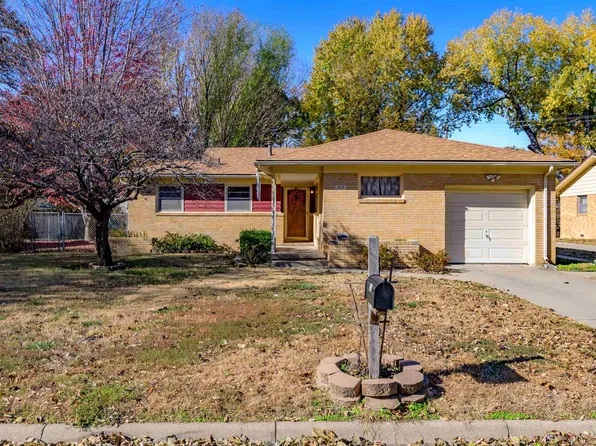 517 Charles Ave, Mulvane, KS 67110