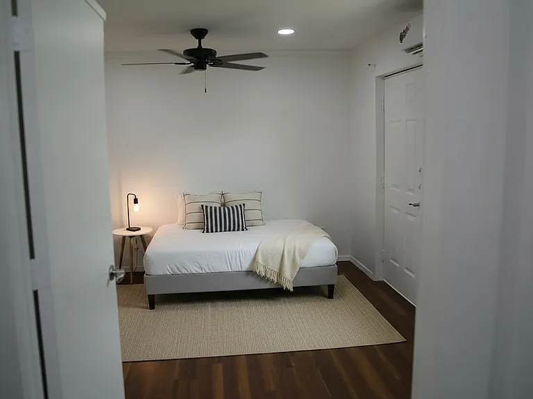 306 E Cook St — Photo 16