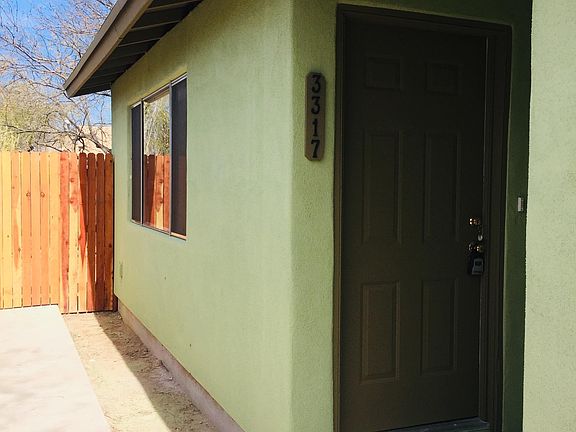 End unit, gate to private yard