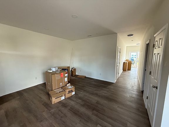 3rd image of 115 Blaze Dr