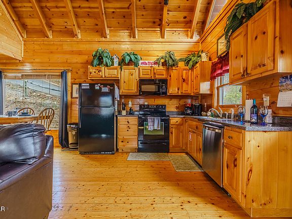 4th image of 2251 Upper Middle Creek Rd