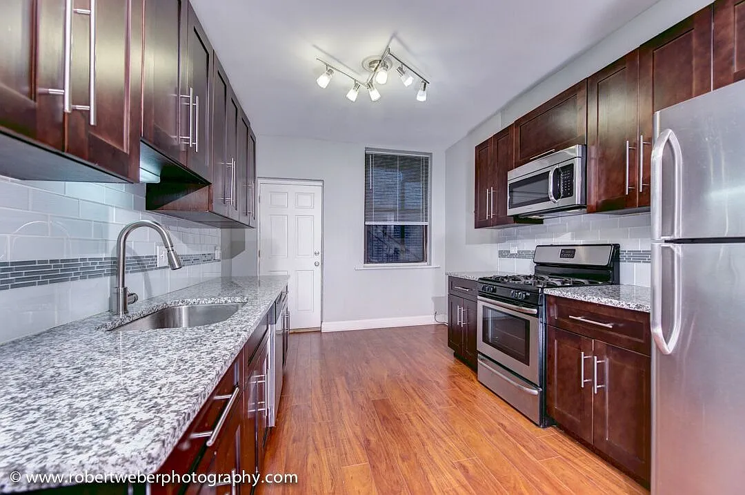 Gorgeous 3 Bed 2 Bath in the Edgewater area — Photo 1
