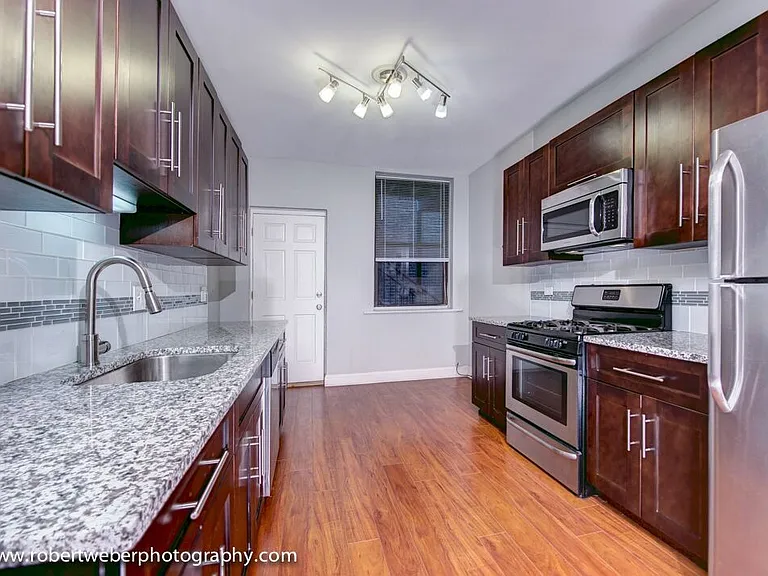 1209 W Catalpa Ave #2 — Photo 1