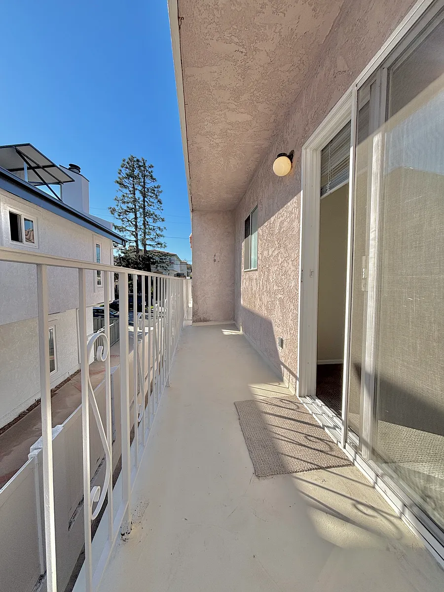 Building Photo - 114 S Irena Ave #2