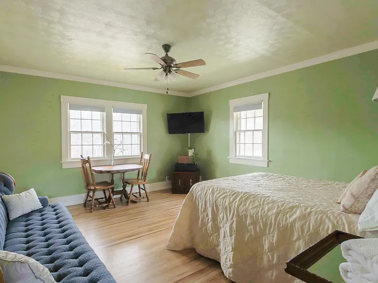 1326 Clark St #1 — Photo 8