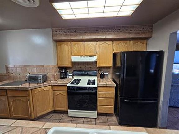 4th image of 6272 E 26th St