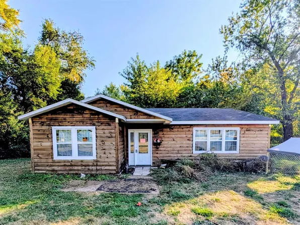 1331 E Pierce St, Macomb, IL 61455