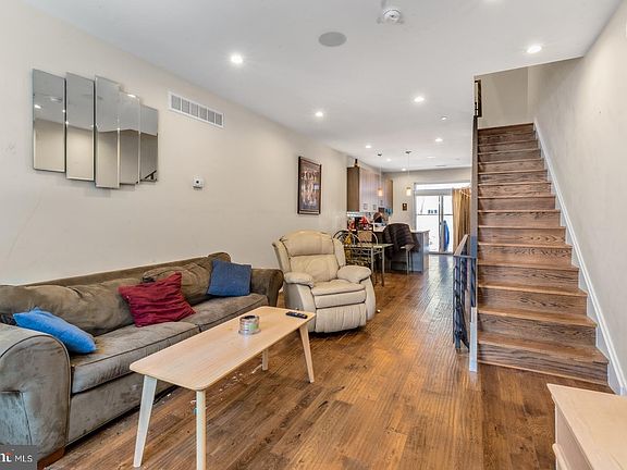 4th image of 2223 Wilder St