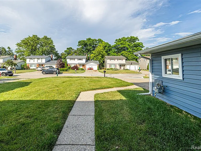 676 Sheffield Rd — Photo 24